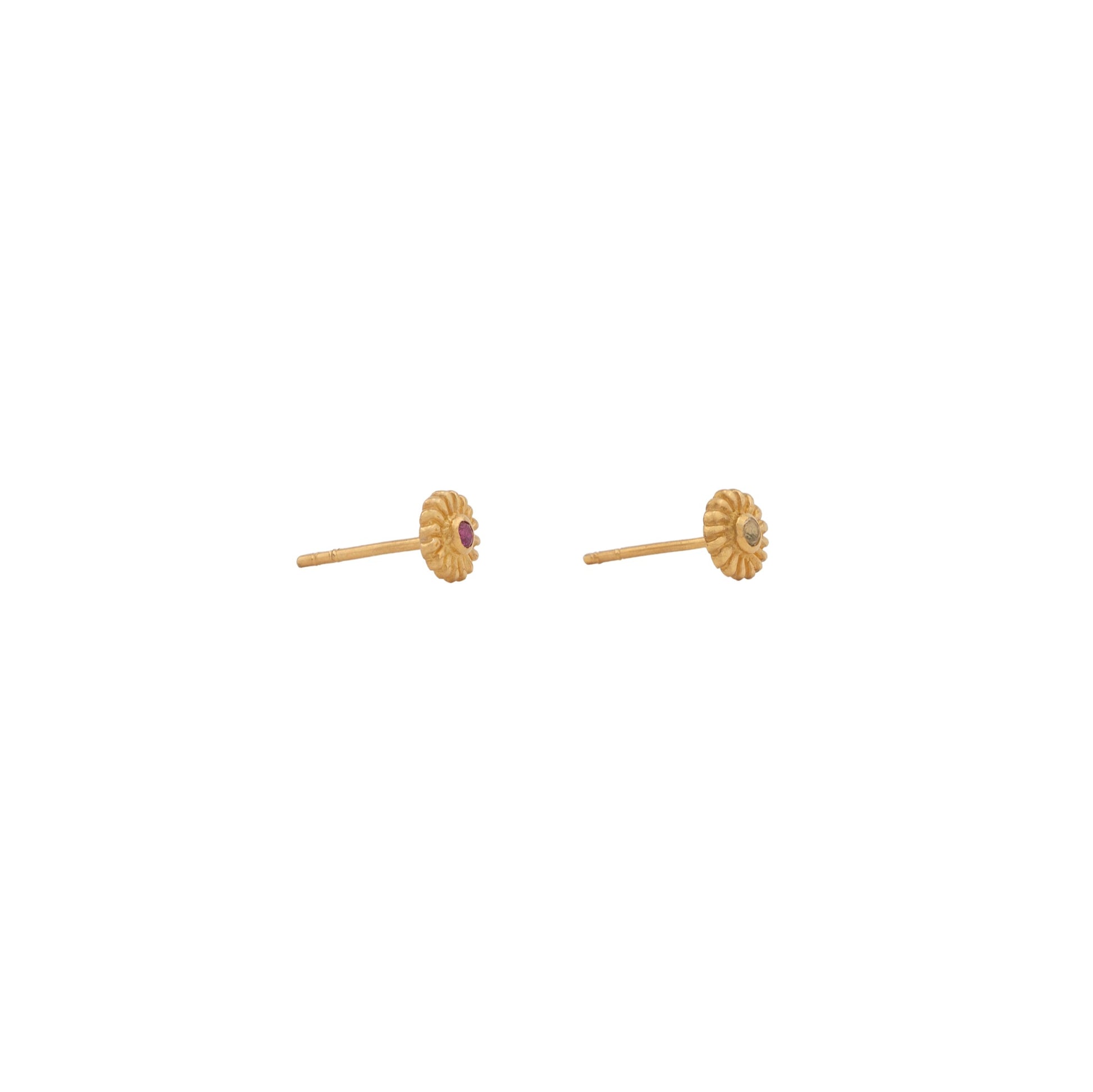 Daisy Flower Stud Earring with Gemstone - Hunt Of Hounds